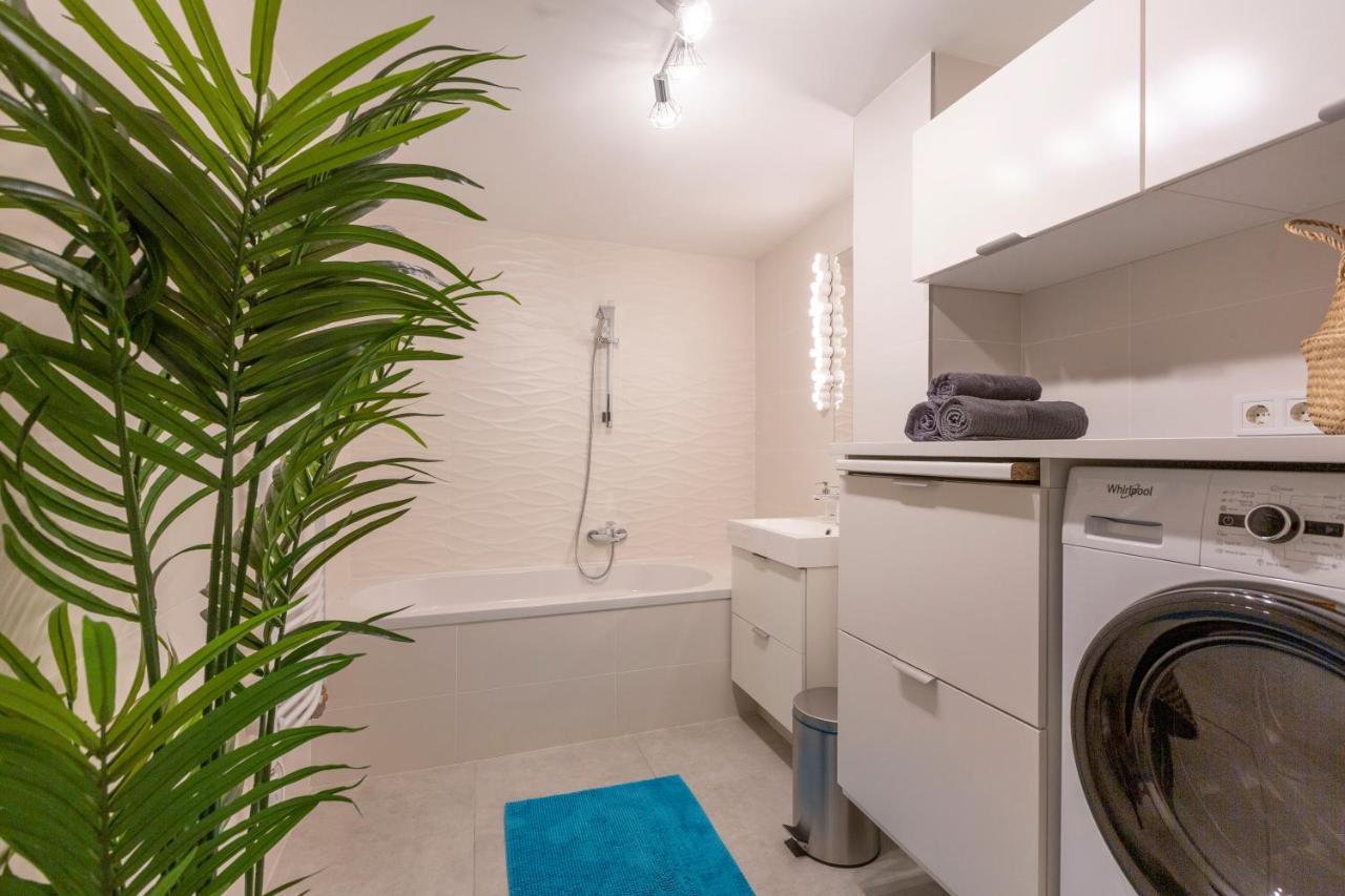 Unique Central 3 Floor Home With 4Bdrm, 3Bthrm Budapest Exteriör bild