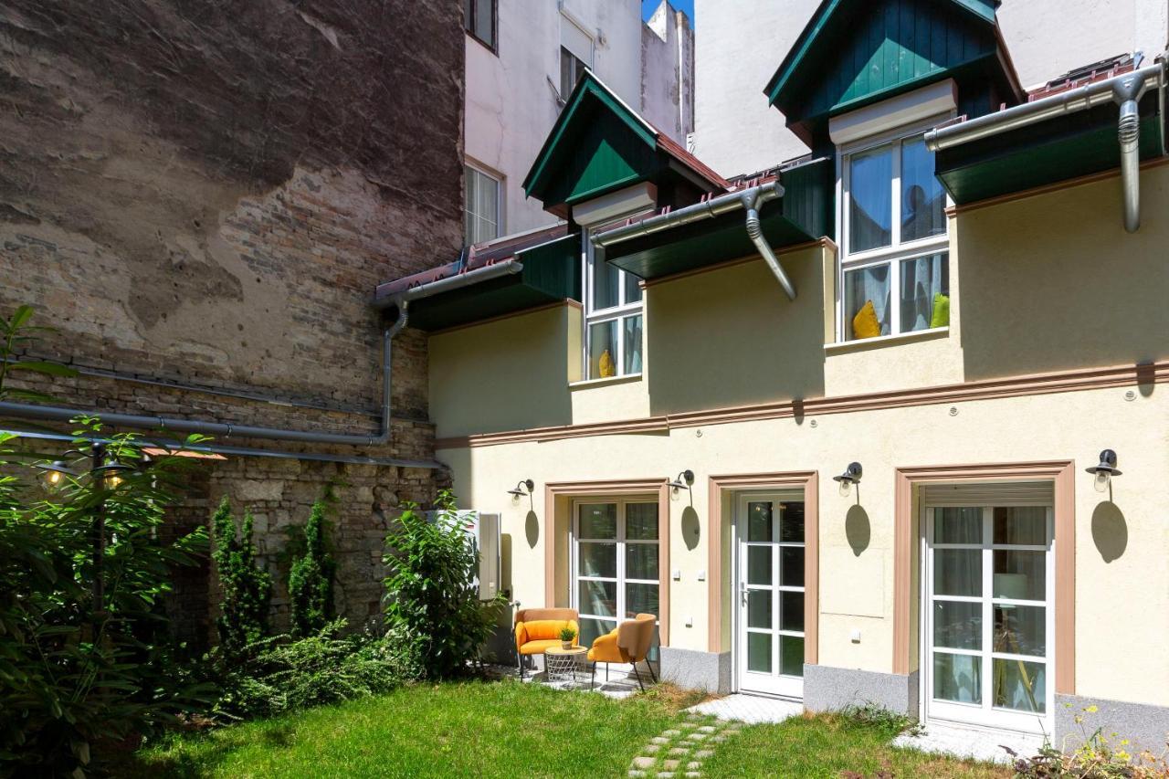 Unique Central 3 Floor Home With 4Bdrm, 3Bthrm Budapest Exteriör bild