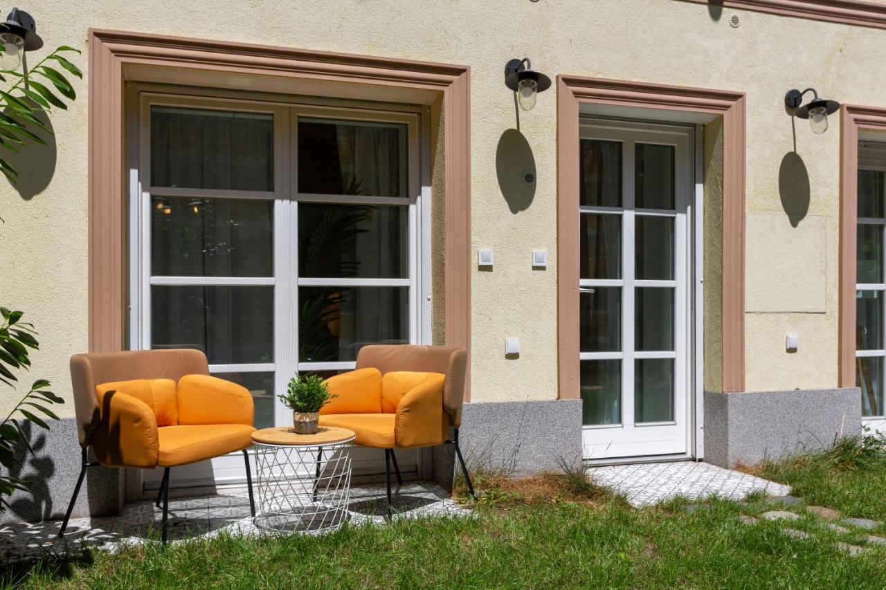 Unique Central 3 Floor Home With 4Bdrm, 3Bthrm Budapest Exteriör bild