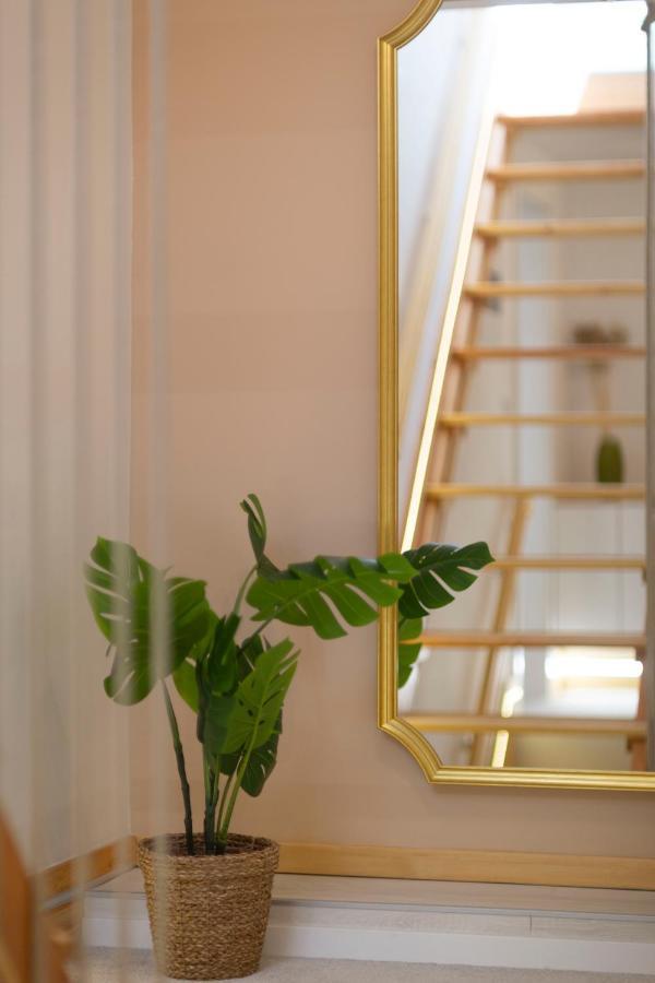 Unique Central 3 Floor Home With 4Bdrm, 3Bthrm Budapest Exteriör bild
