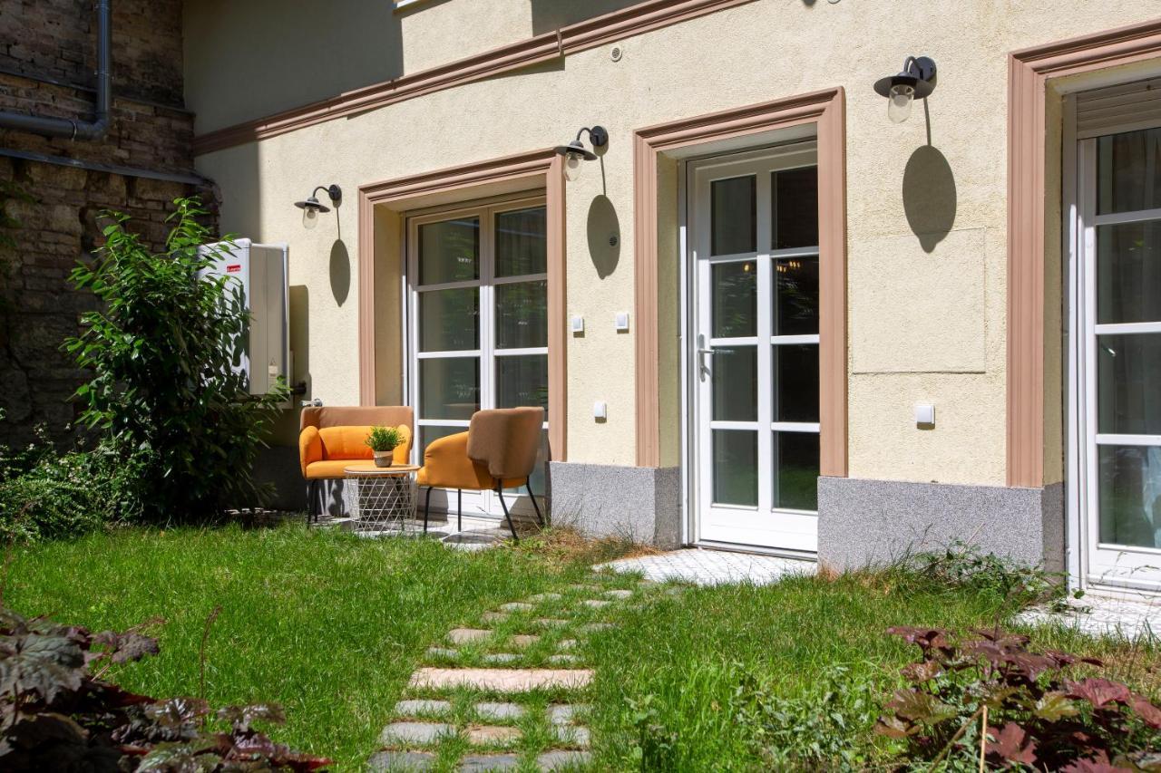 Unique Central 3 Floor Home With 4Bdrm, 3Bthrm Budapest Exteriör bild